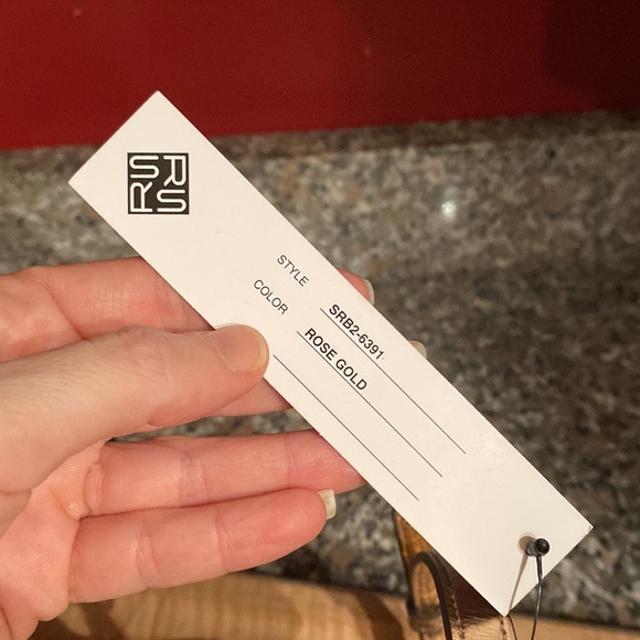 💕🌟Sondra Roberts Crocodile Textured Crossbody, Metallic Rose Gold - Picture 15 of 16